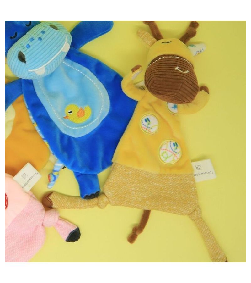 Πανάκι Παρηγοριάς MARCUS & MARCUS με velcro για πιπίλα Giraffe MNMBB38-GF