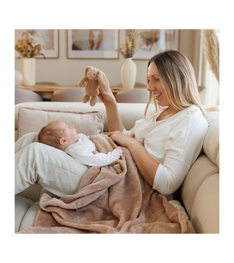 Βρεφική κουβέρτα BABYONO 75x100cm με λούτρινο κουνελάκι αγκαλιάς Καφέ BN1567/02